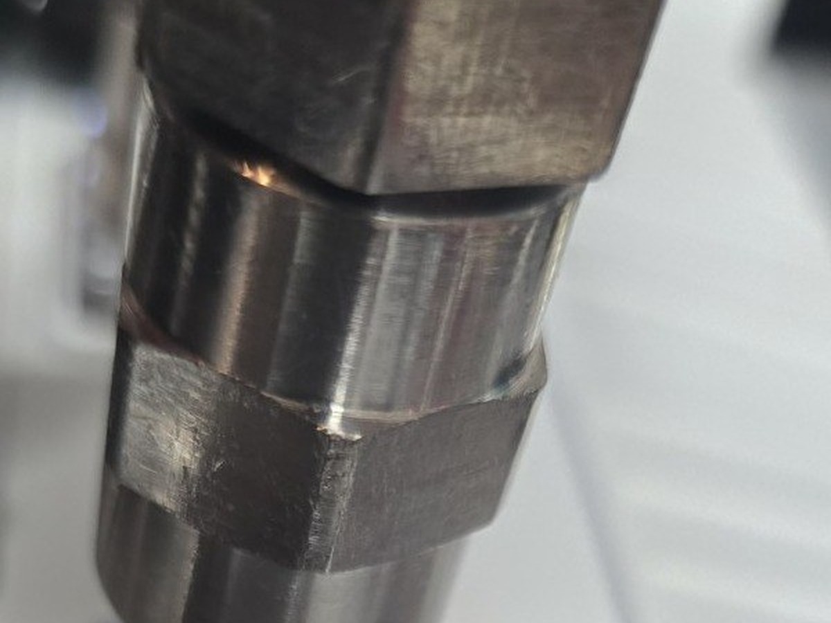 Port Reformer mandrel advanced into the guide collar